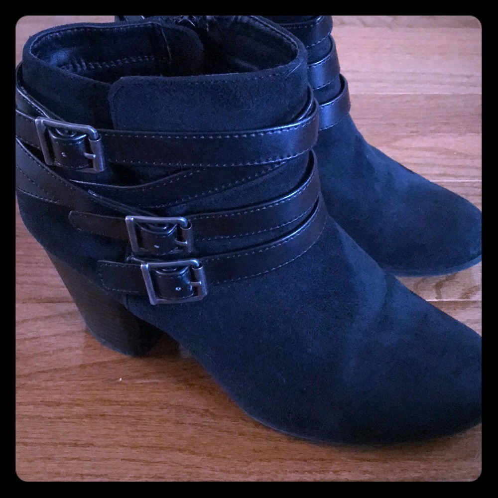 Material Girl Ankle Boots w/Buckle (Black)